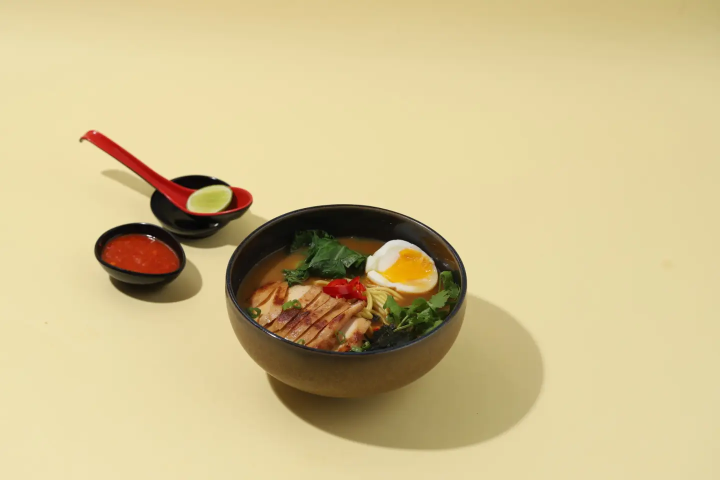 شوربة رامن الدجاج