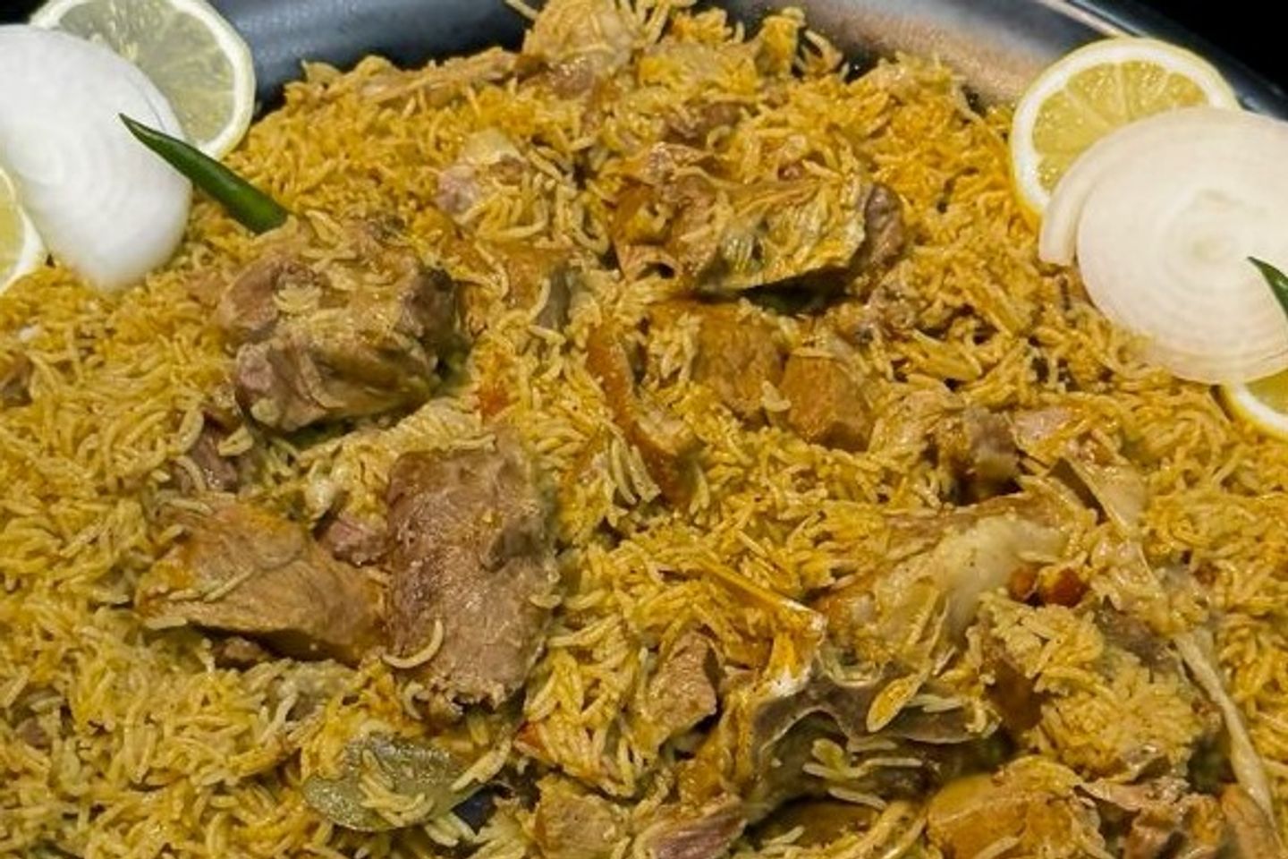 مضغوط لحم غنم على الجمر أرز احمر