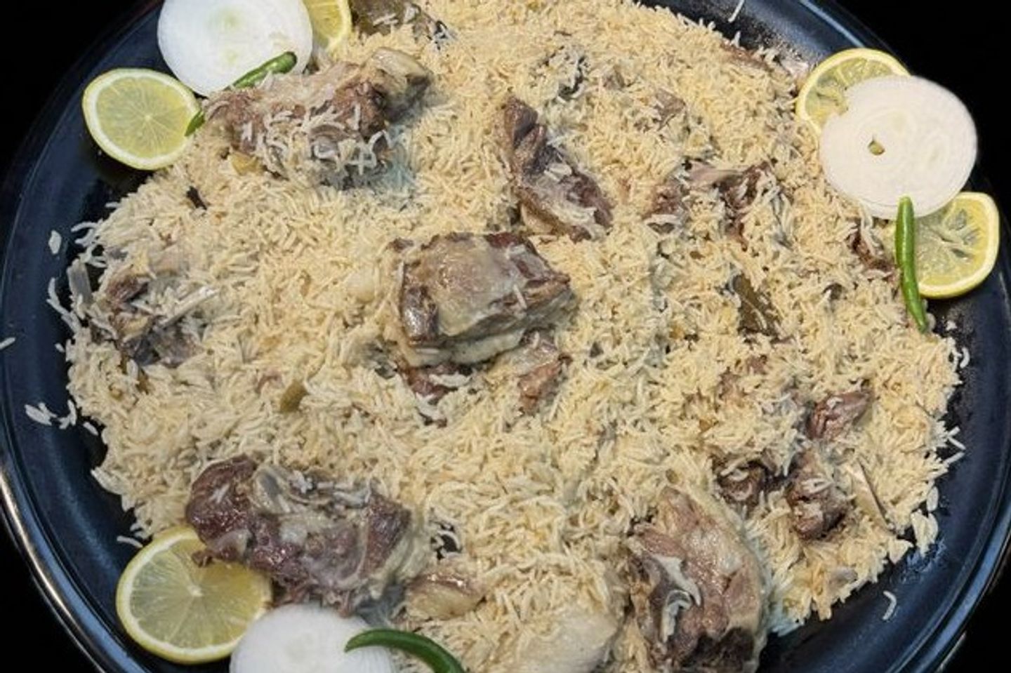 مضغوط لحم غنم على الجمر أرز ابيض
