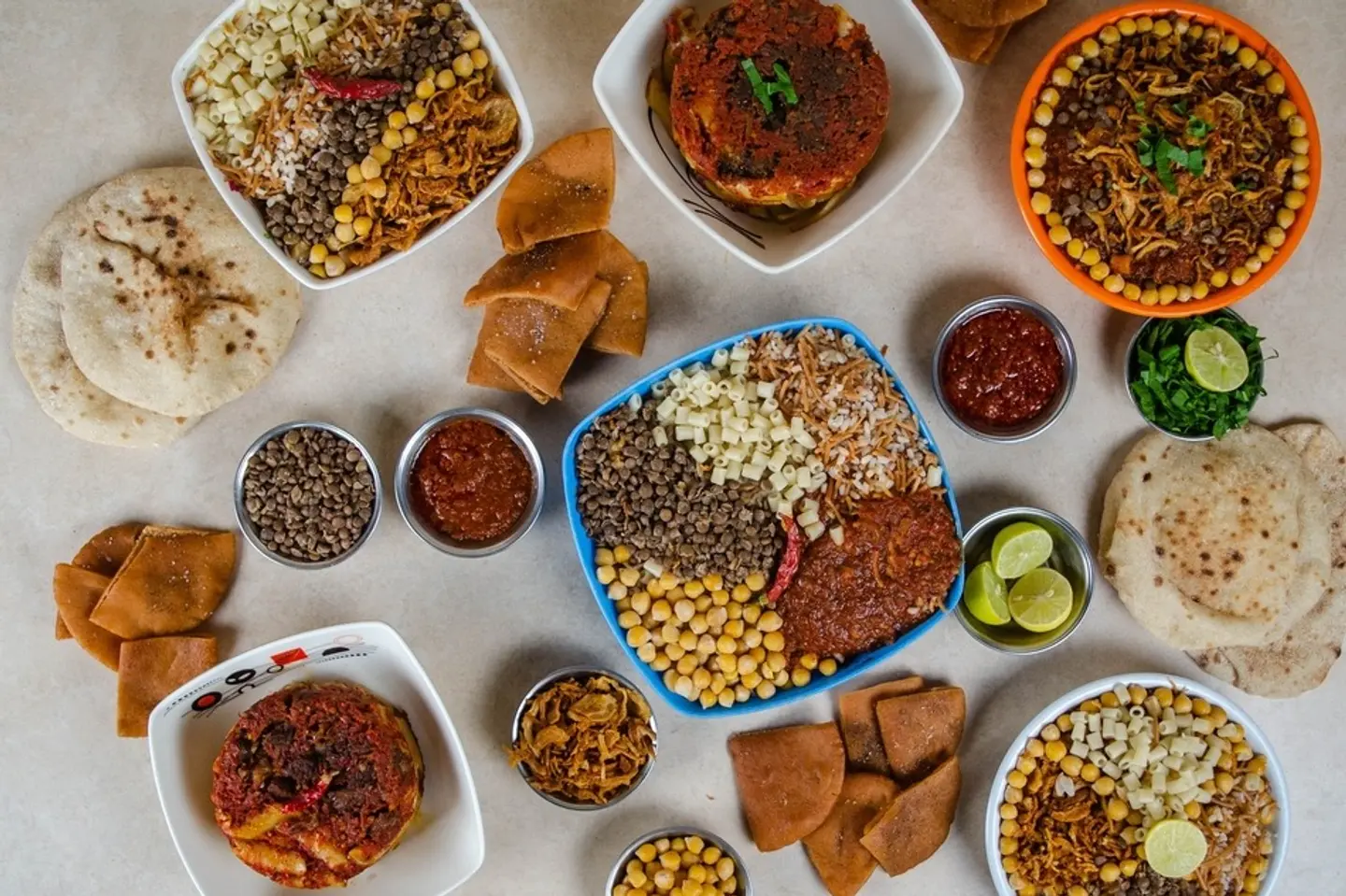 جمعات من اربع اشخاص ل خمسه اشخاص