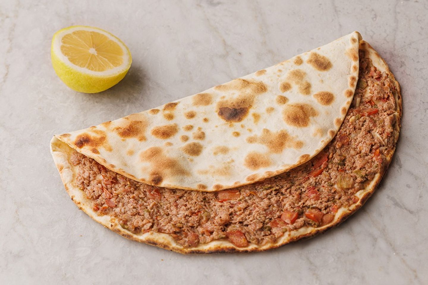 لحــم بعجـــين