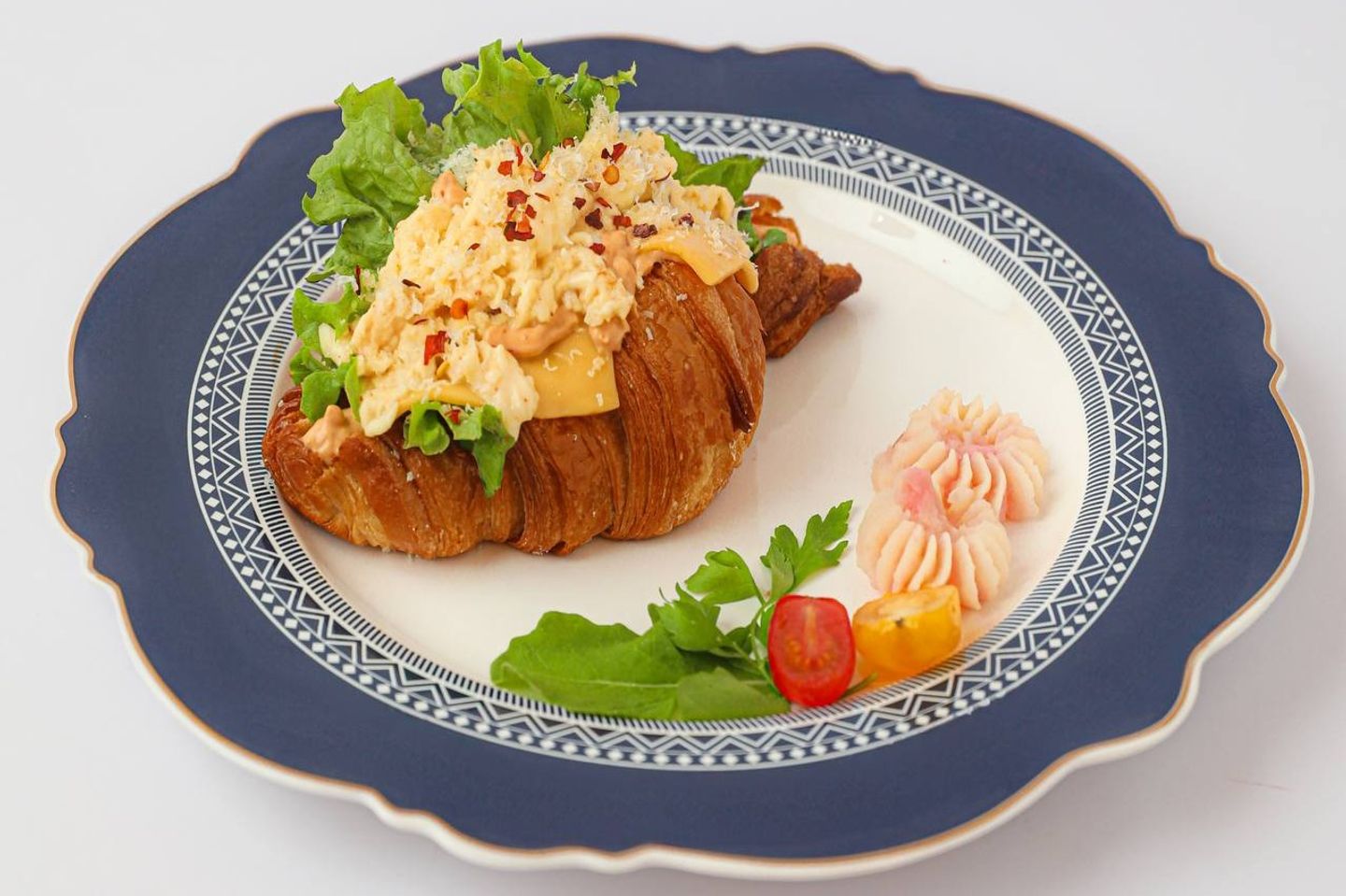 Croissant/Brioche With Spicy Scrambled Eggs - Croissant