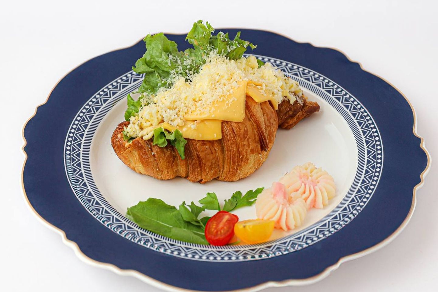 Scrambled Egg Croissant With Cheese - Croissant