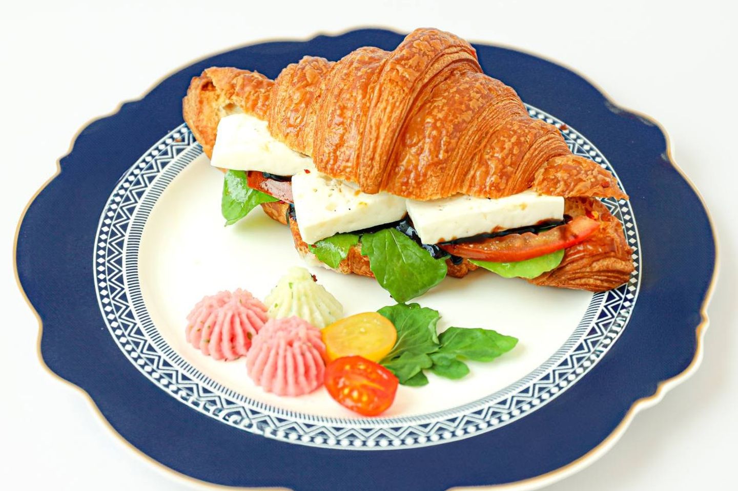 Oriental Halloumi Croissant/Brioche - Croissant