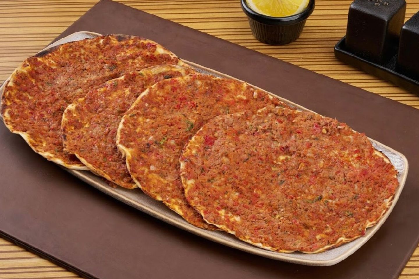 لحم بعجين عنتابي صحن