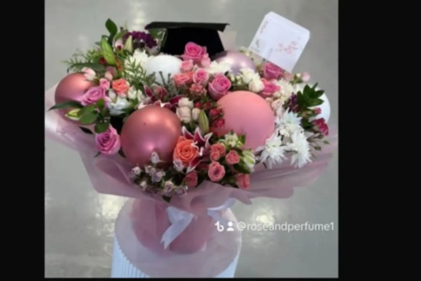 Graduation Bouquet With Balloon And Cap