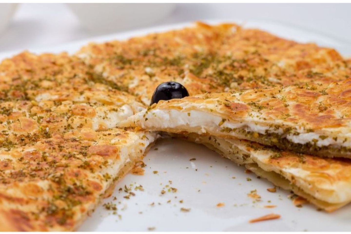 فطيرة لبنة بالزعتر