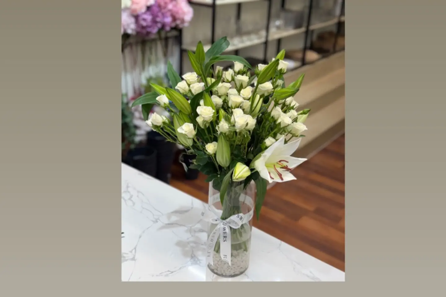 Mix Vase Baby Rose White And Kaza