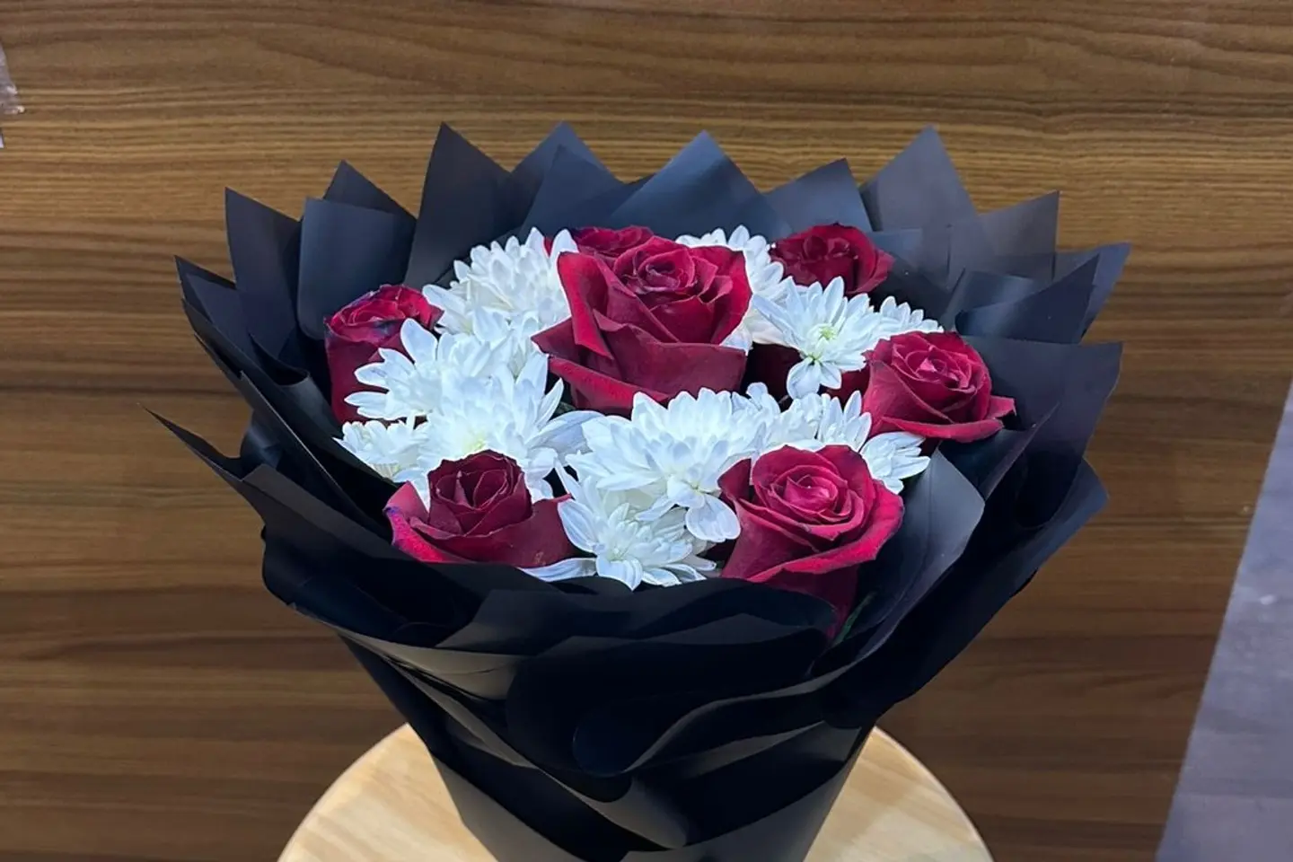 باقة مختلطة من الأحمر والأبيض