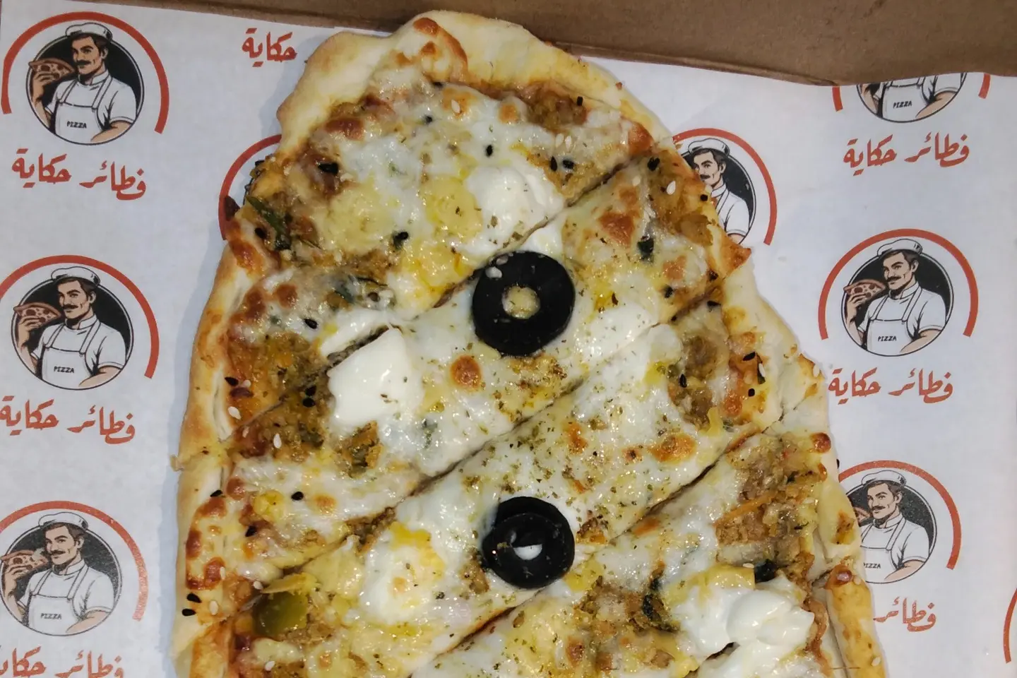 فطيرة دجاج مشكل جبن
