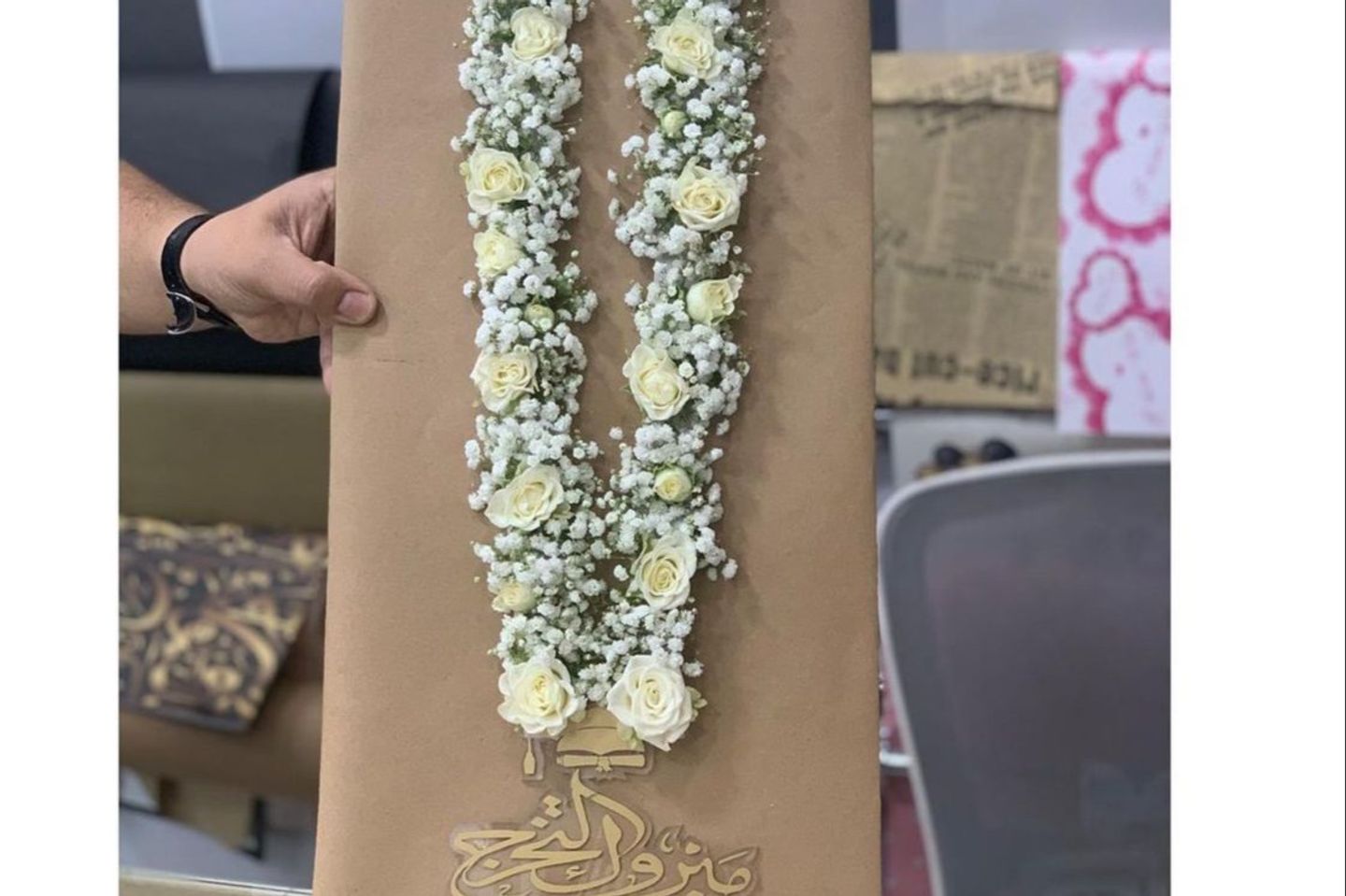 عقد البيبي روز