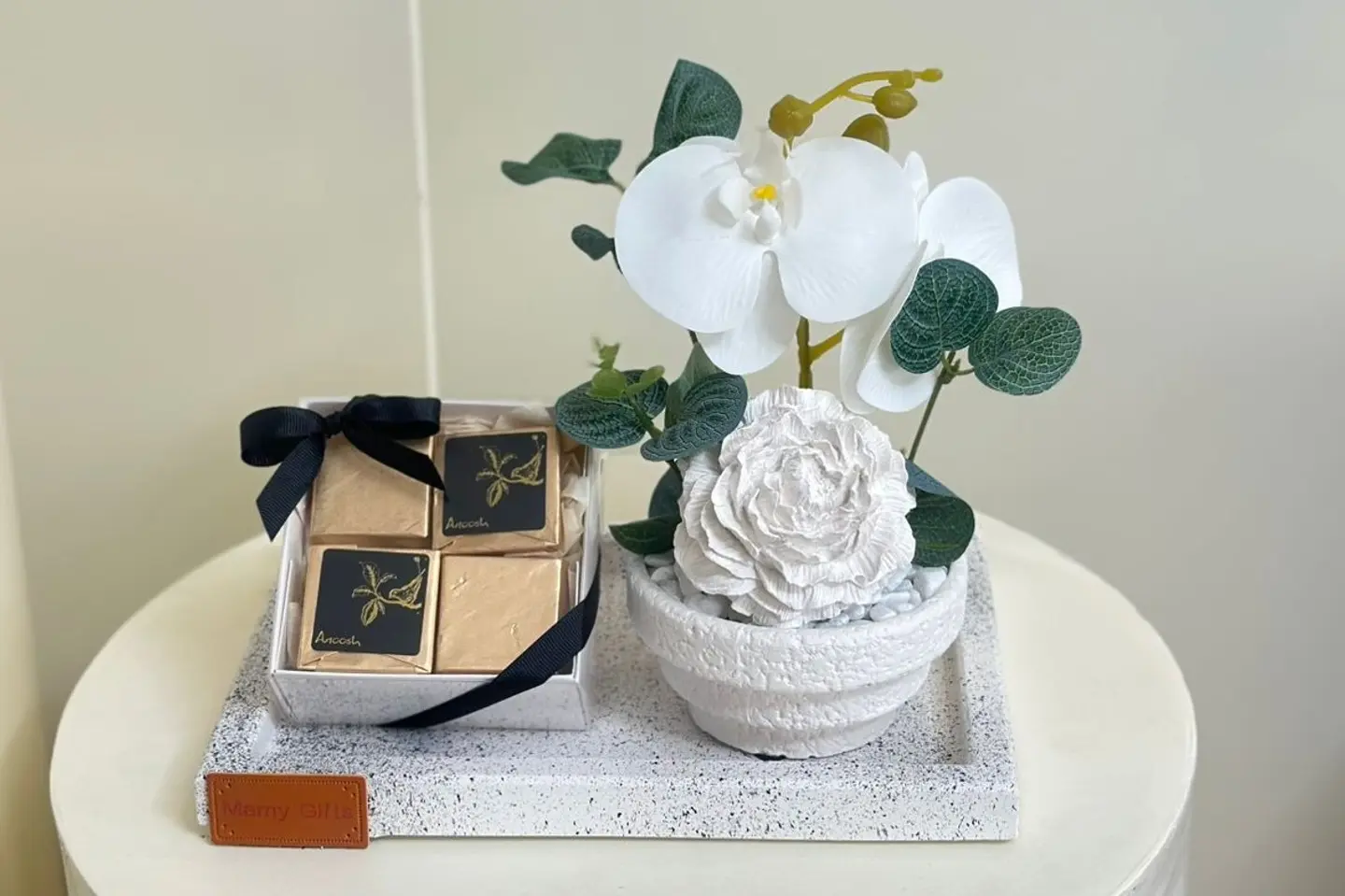 Peony Diffuser With Small Anoush Chocolate