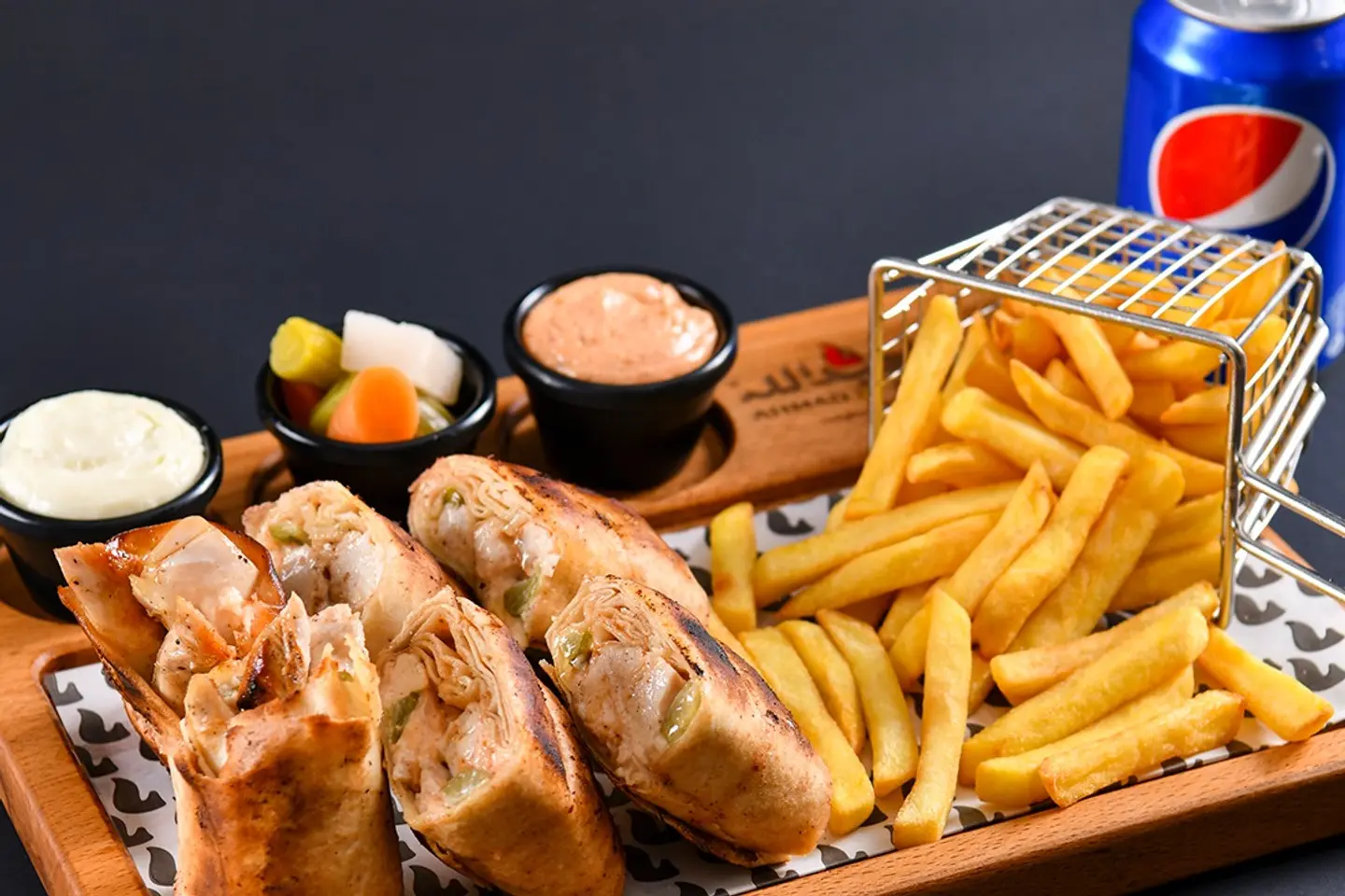 طبق ساندوتش دجاج لبناني