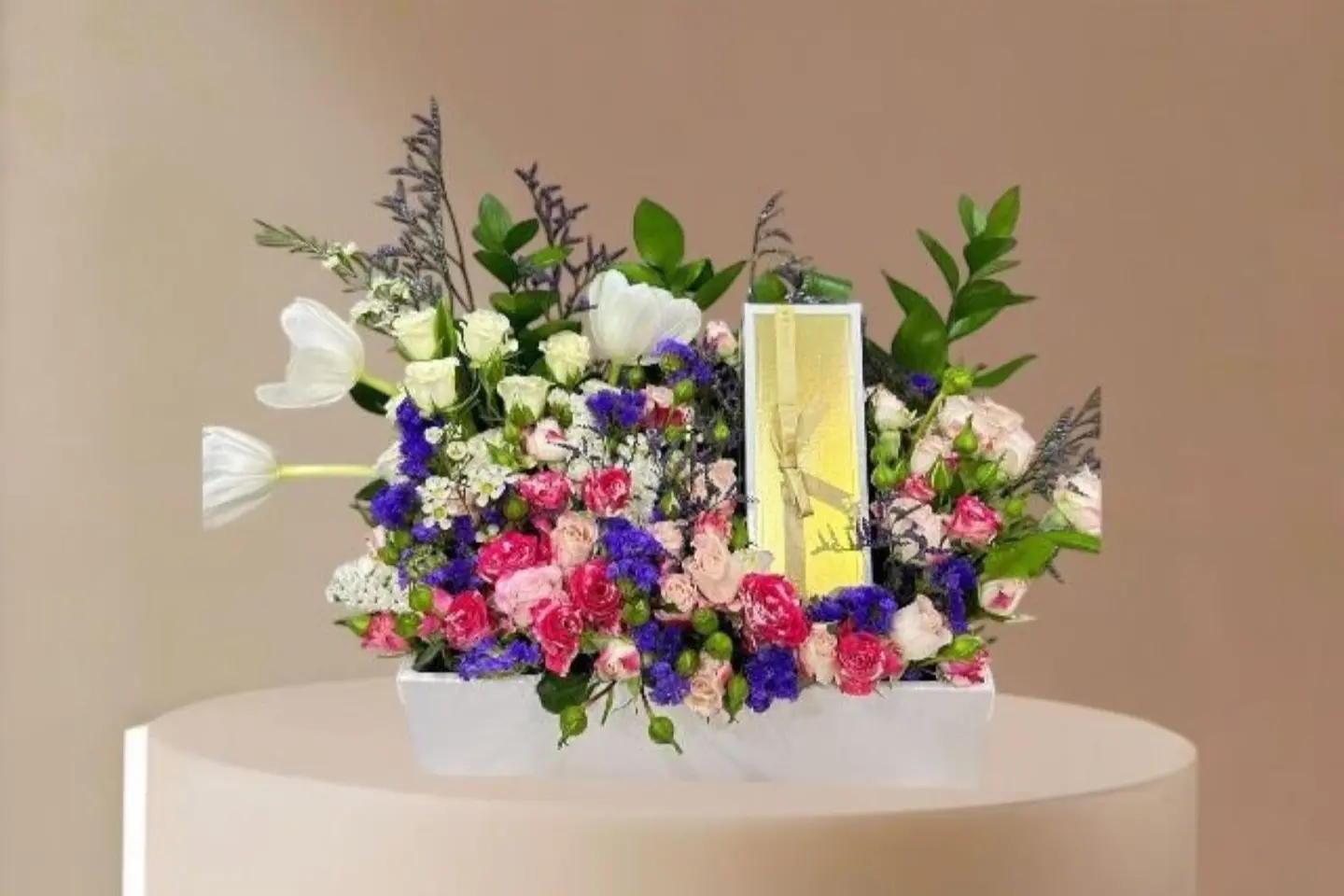 هدية بستاني مع الورد