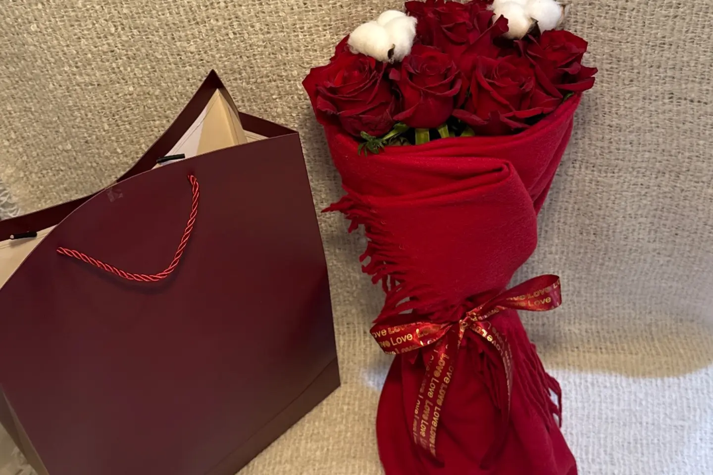 ميكاسا سكارف