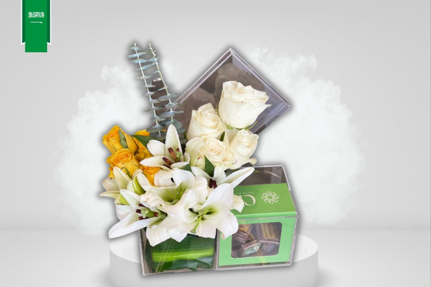 Box Acrylic With Natural Flowers And Chocolate