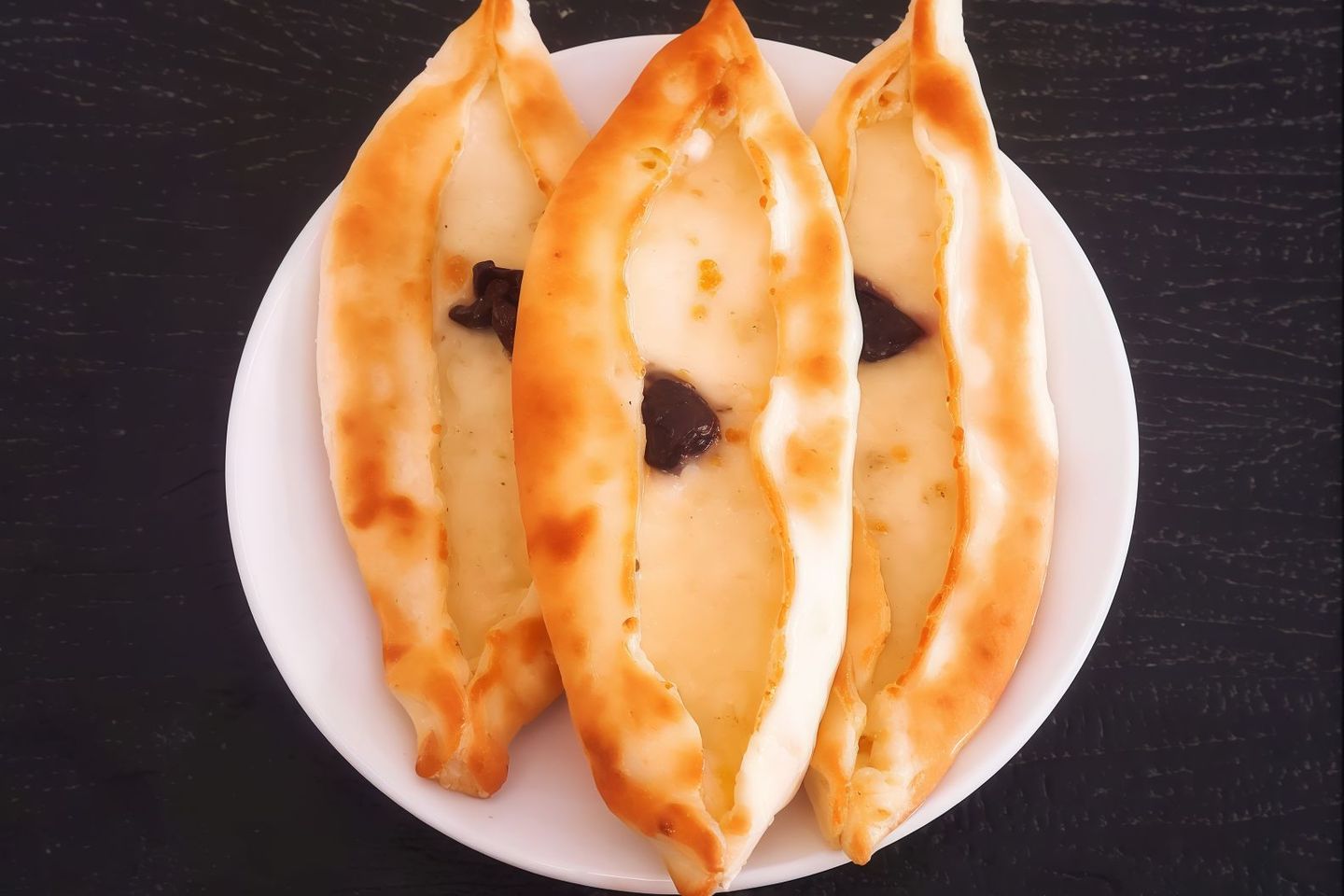 فطيرة جبنة قشقوان كبير