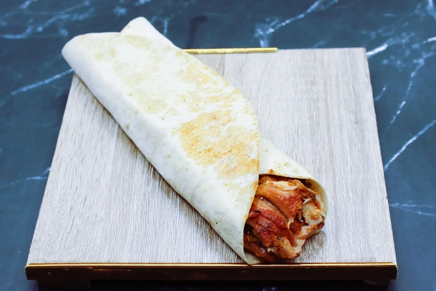 ساندوتش صاروخ صغير مع الجبن - مع الجبنه