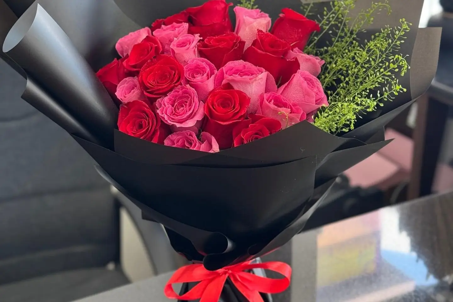 الأحمر والوردي