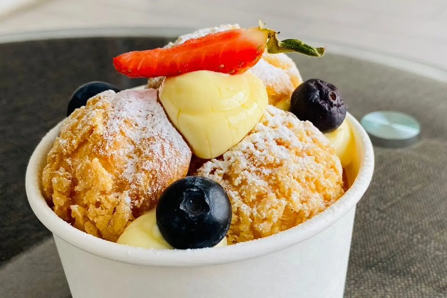 Eclair Balls With Custard