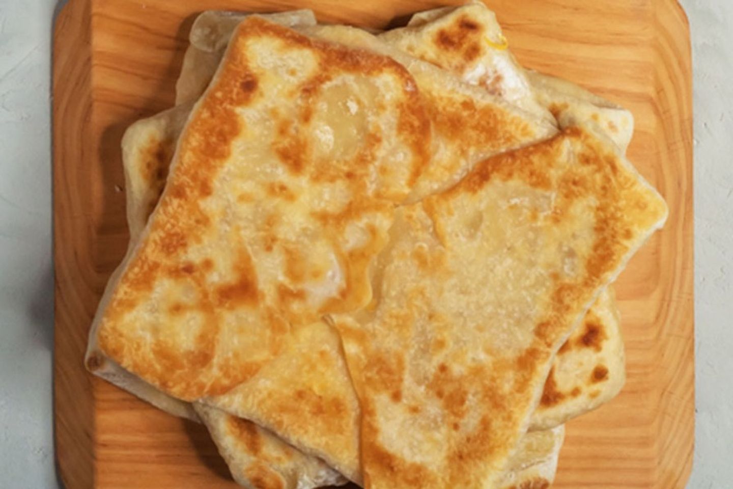 مطبق جبن مالح سادة