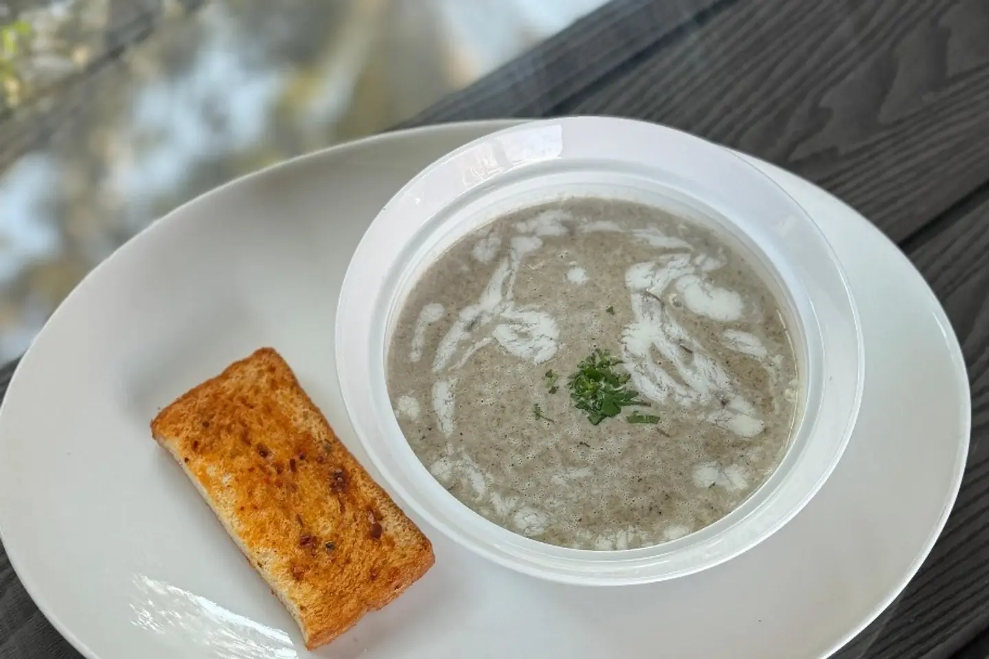 شوربة فطر مع كريمه