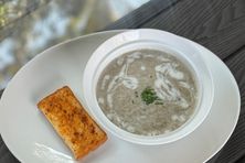 شوربة فطر مع كريمه