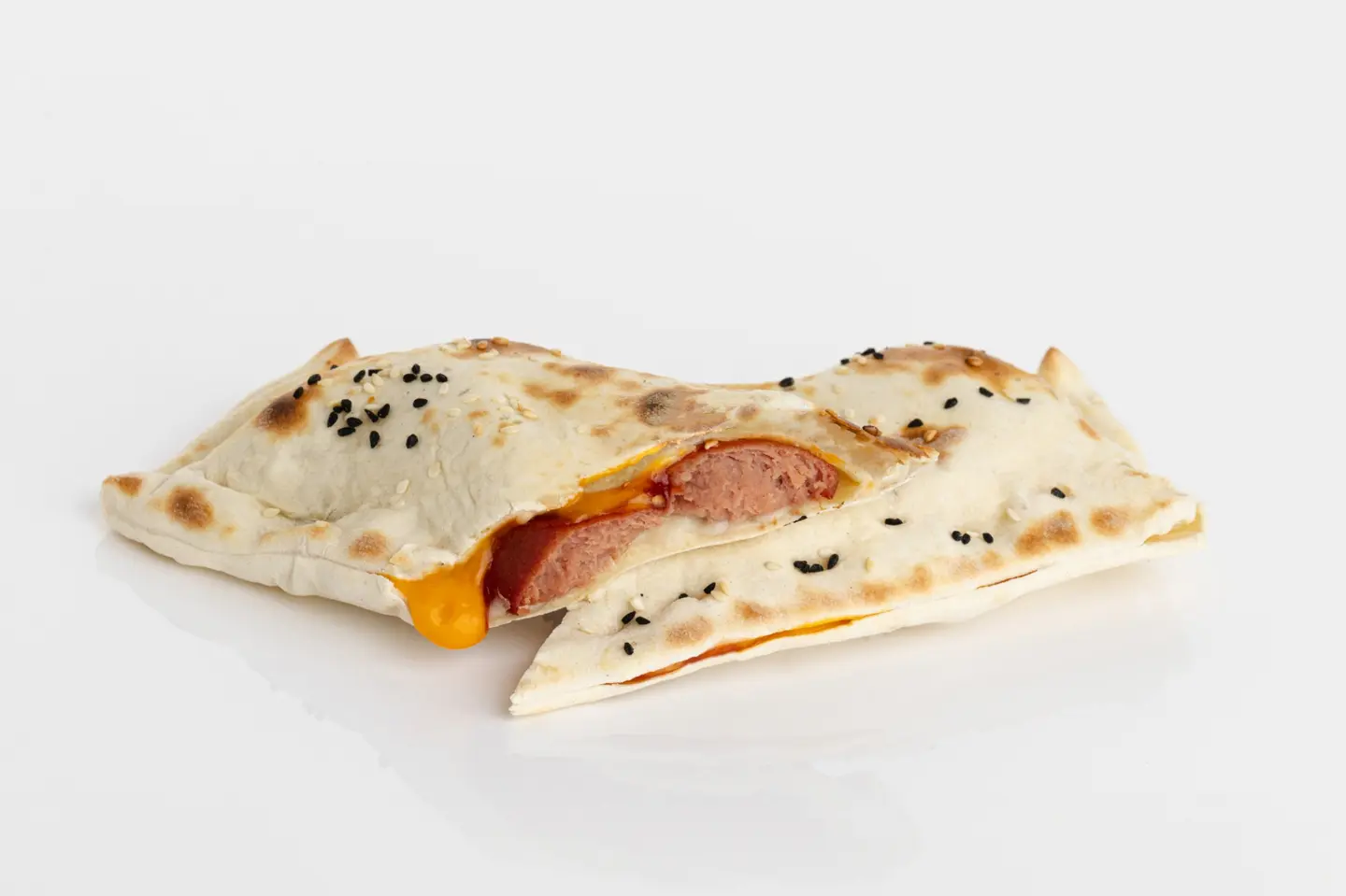 فطيرة نقانق جبن