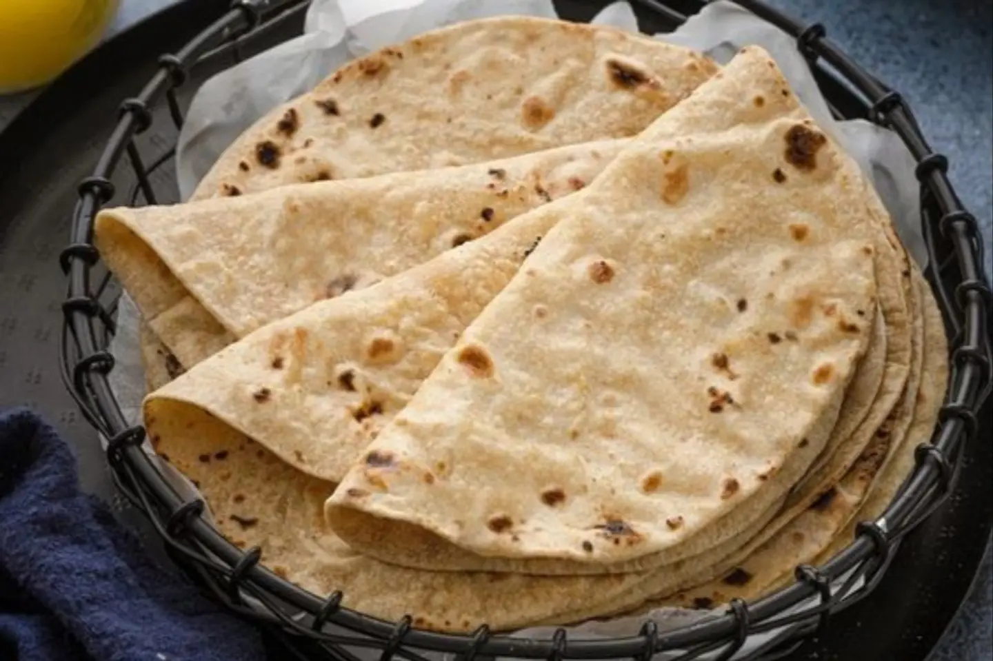 رغيفان من خبز الصاج