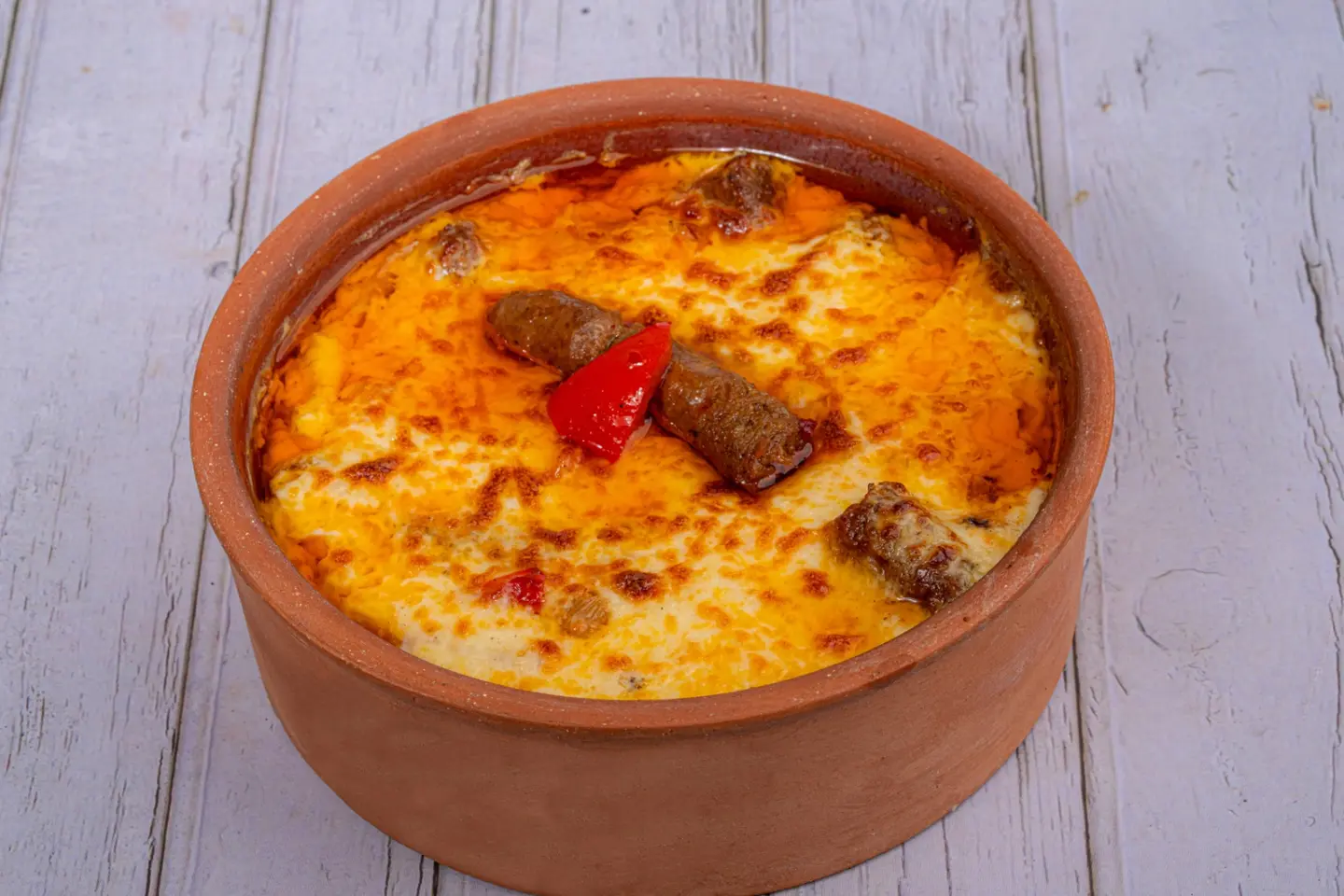طاجن سجق بالشاميل والجبنة كبير