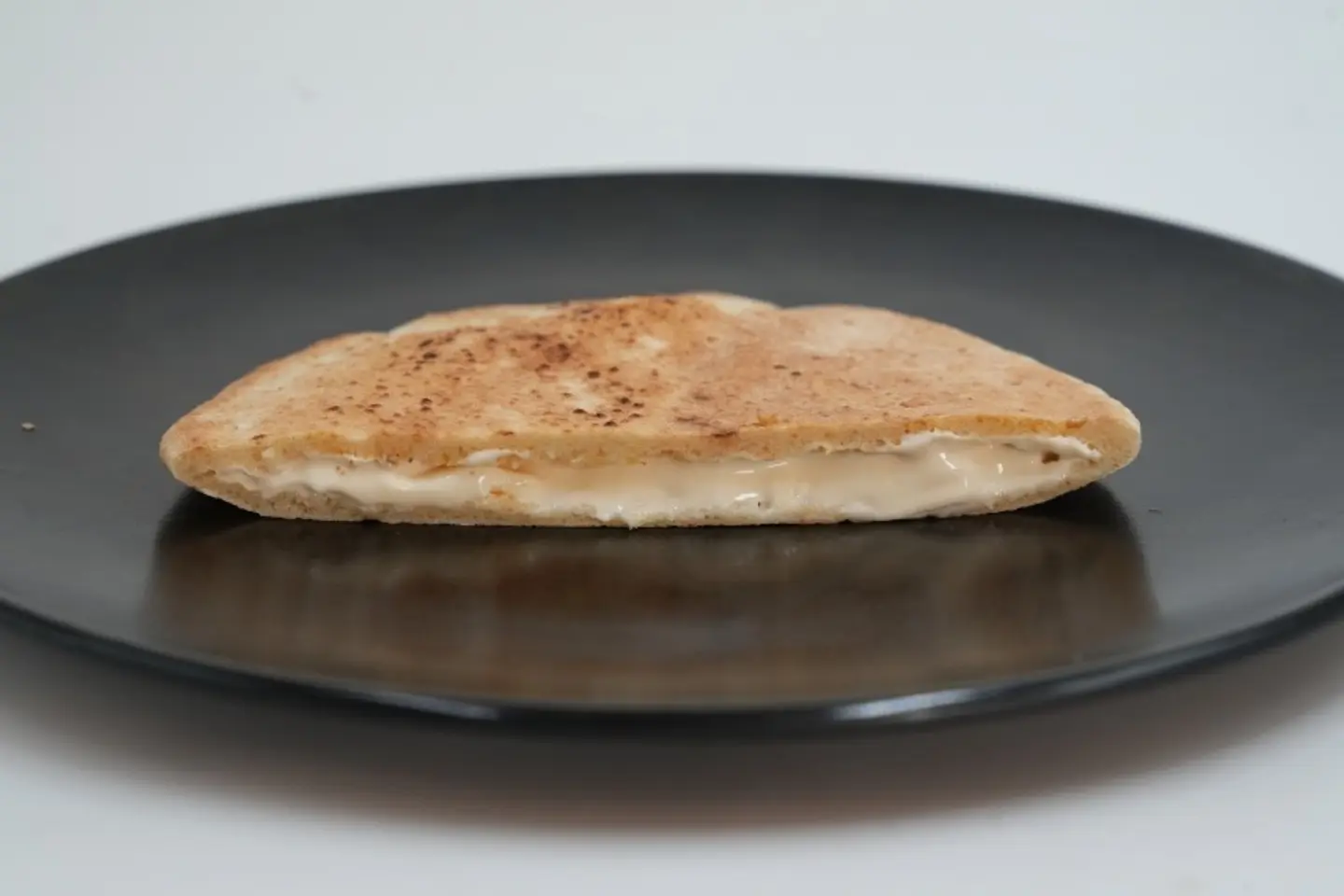 جبن ساده خبز عربي