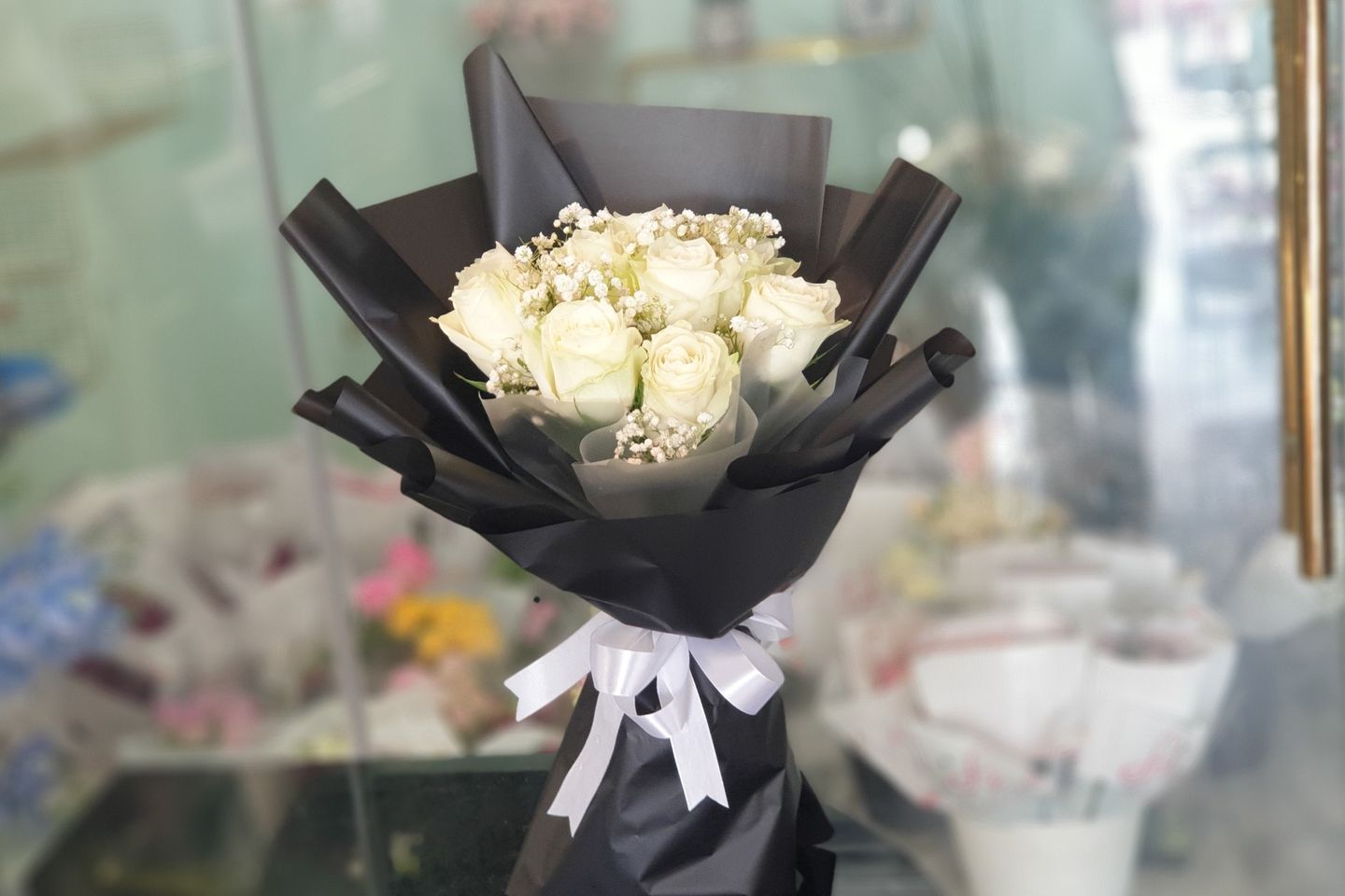 باقة ورد بيضاء صغيرة ٢