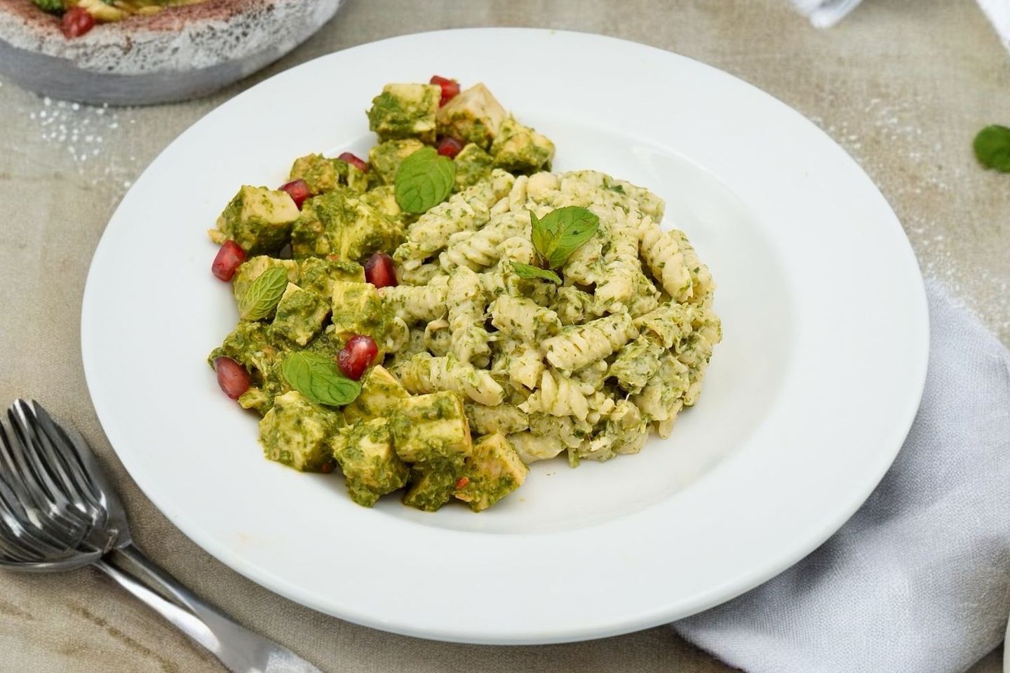 Chicken With Coriander And Basil Sauce
