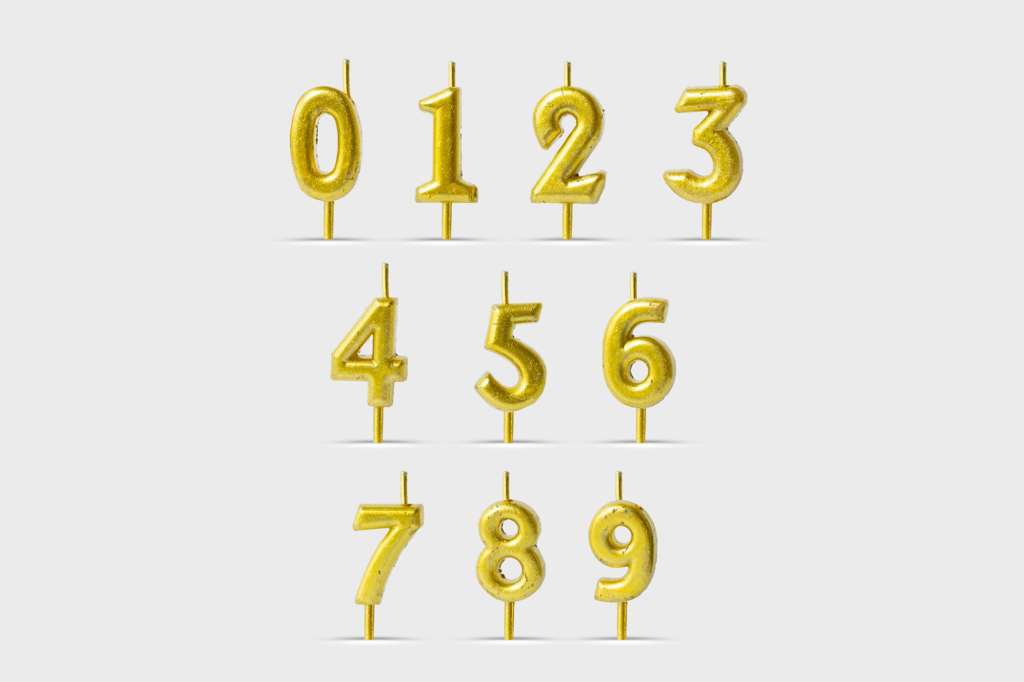 Number Candles On Laviviane Cake   Gold