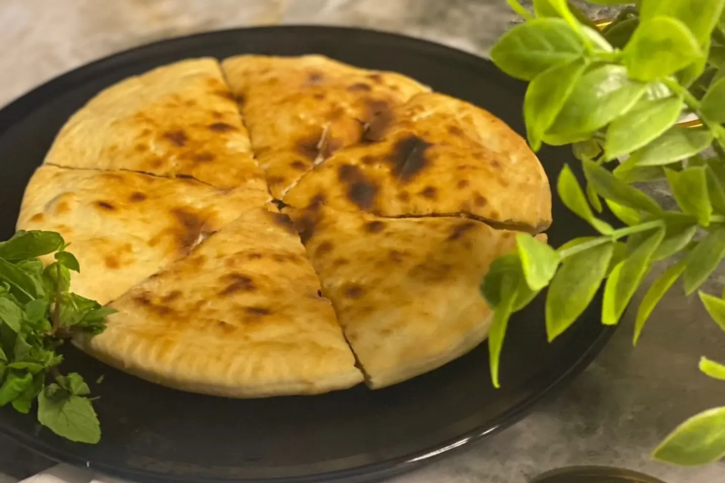 فطيرة فلافل مع لبنة