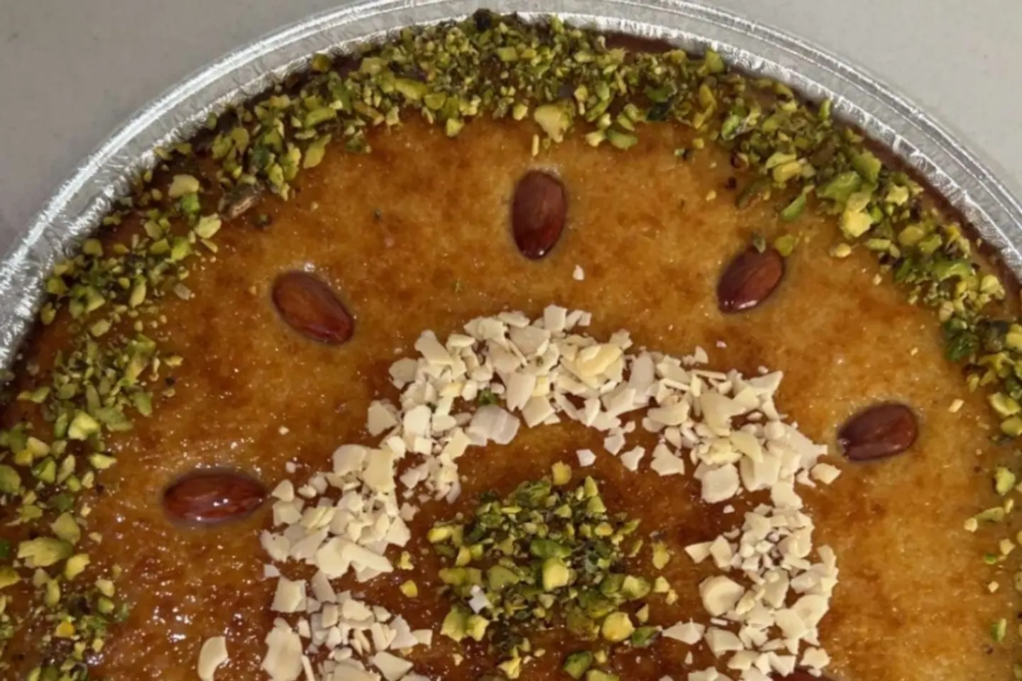 بسبوسة بالمكسرات بالنستله