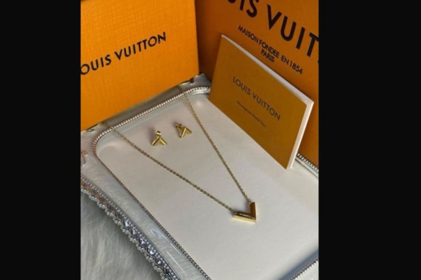 Louis Vuitton Chain And Earrings 2