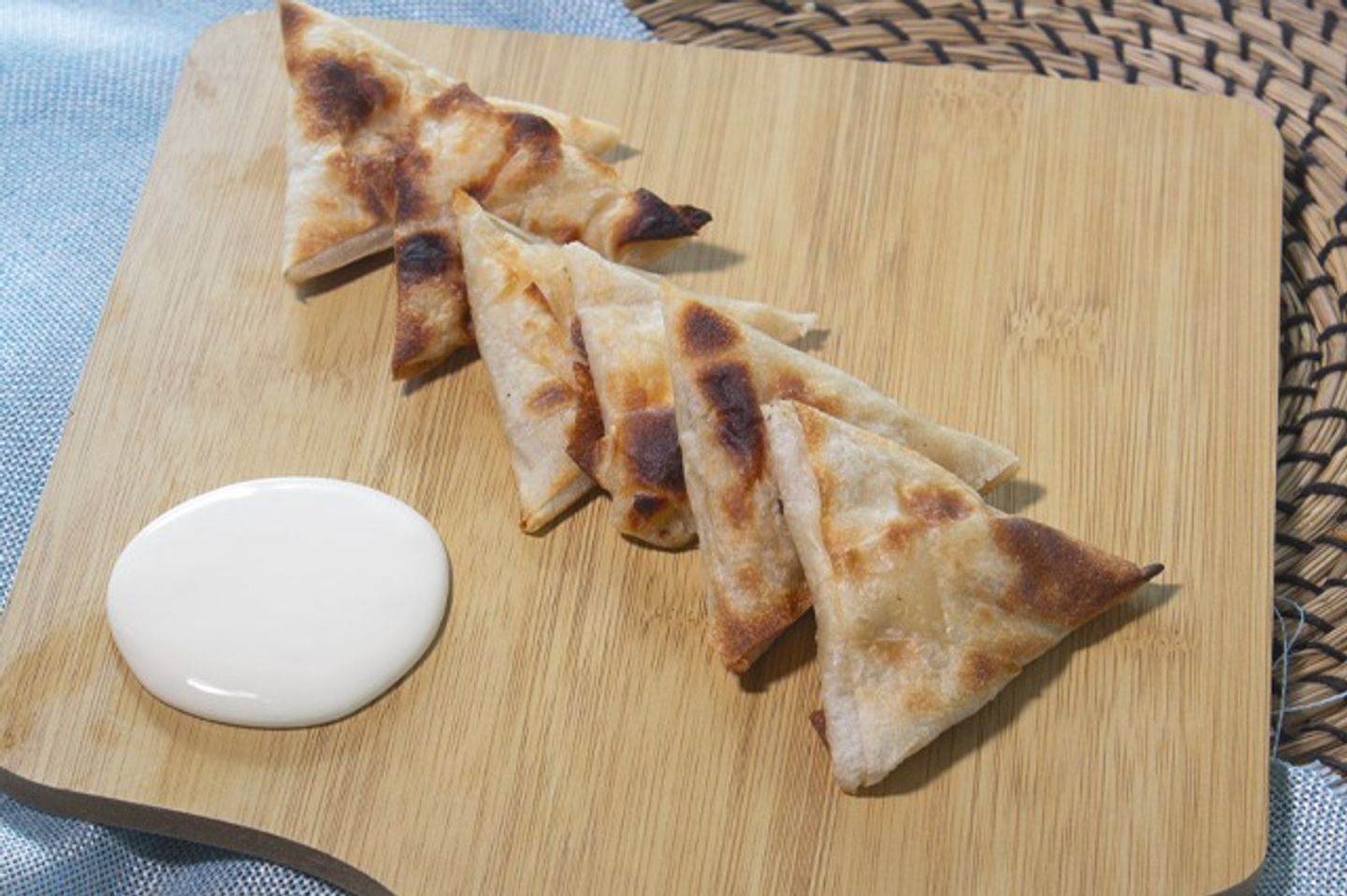 سمبوسة جبن على الفحم