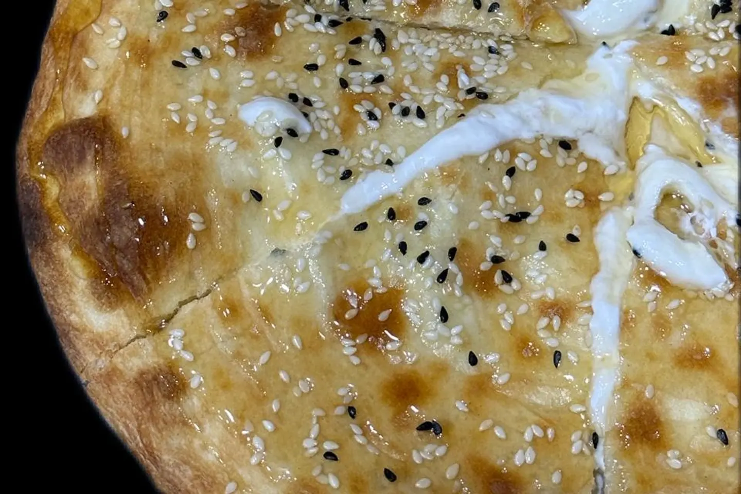 خبزة لبنة وعسل