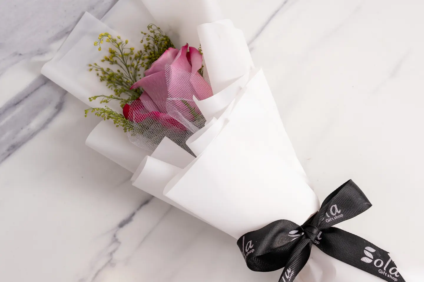 تاق الاناقة - لون ورد احمر