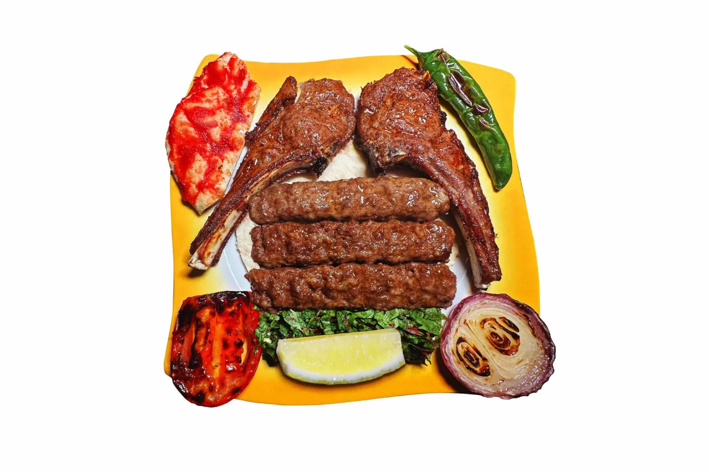 ثلاث اسياخ كباب واثنين قطع ريش نعيمي