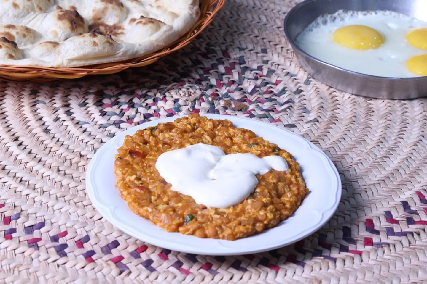 فاصوليا بالبيض والجبن