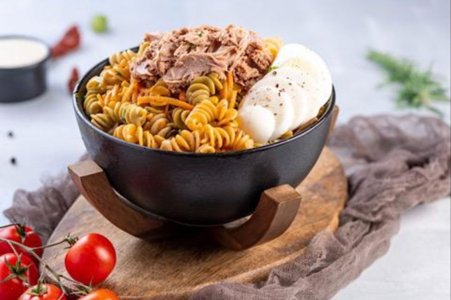 سلطة تونا باستا