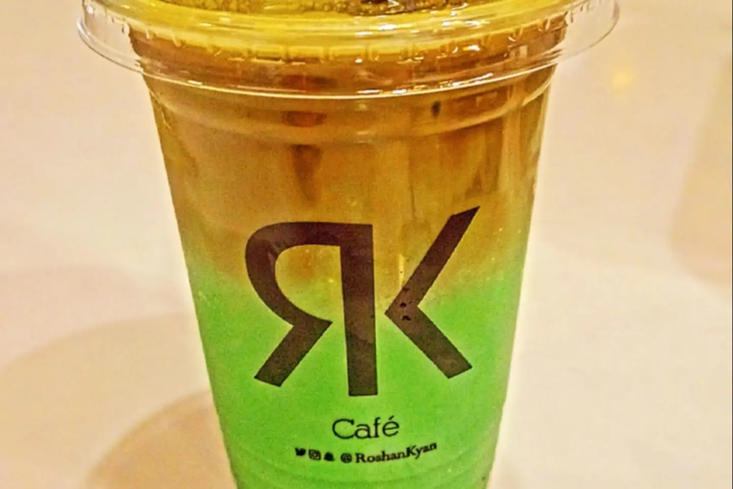 آيس بيستاشو لاتيه