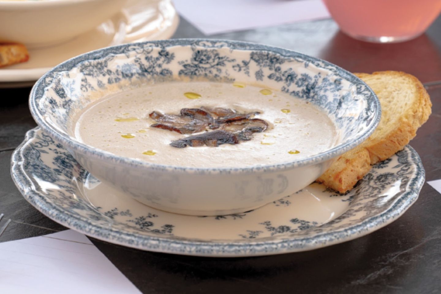 شوربة ترفل مشروم