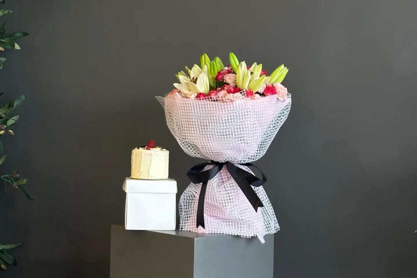 Ivans Bouquet And Kandiras Cake