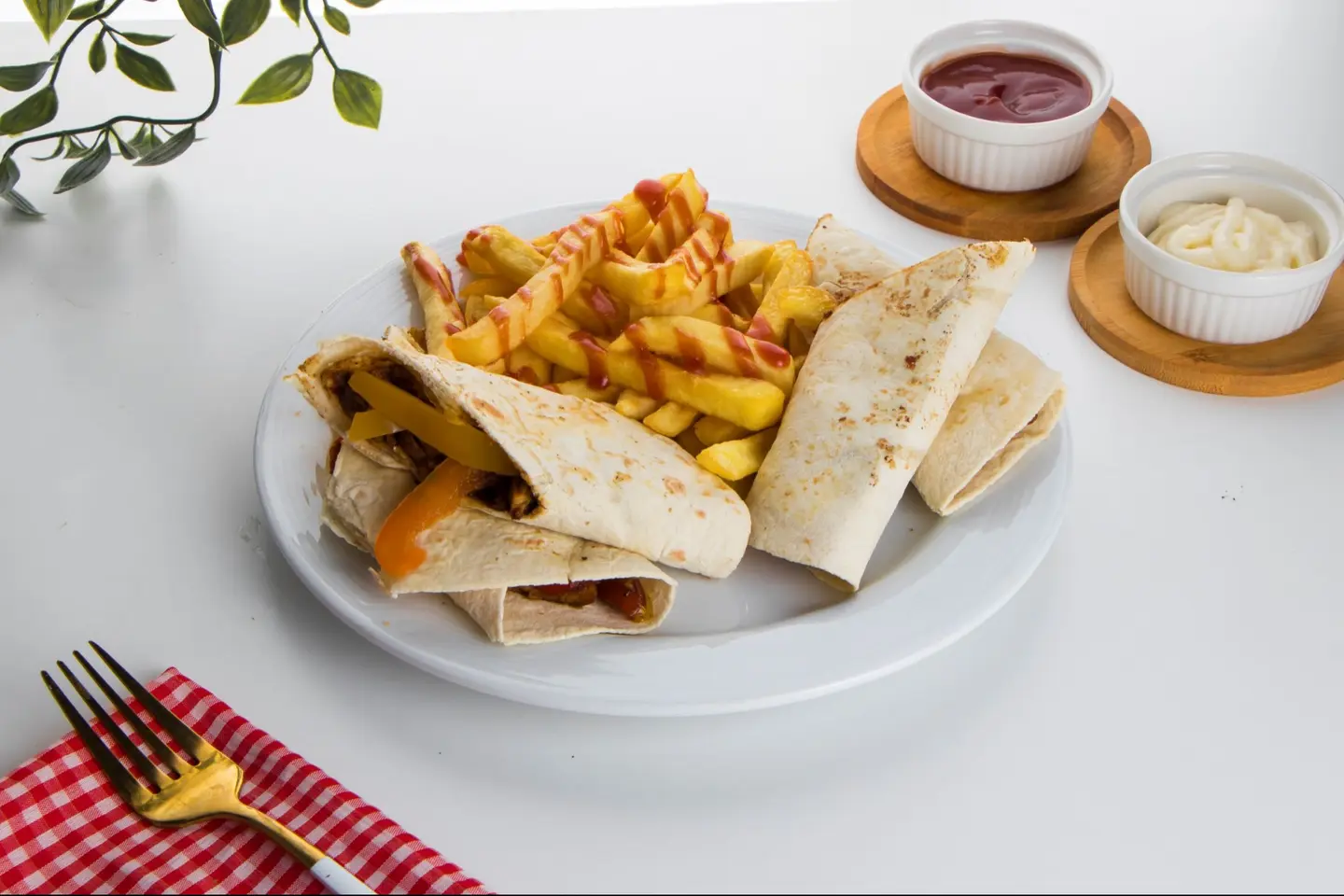 Fajita Sandwich With French Fries