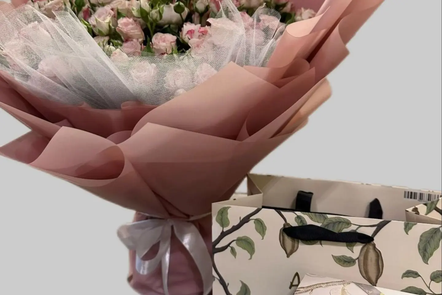 شوكليت مع باقة ورد راقي