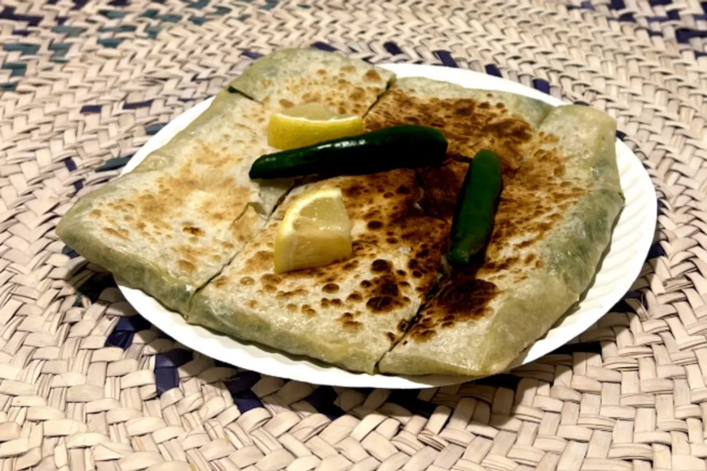 مطبق بالتونة