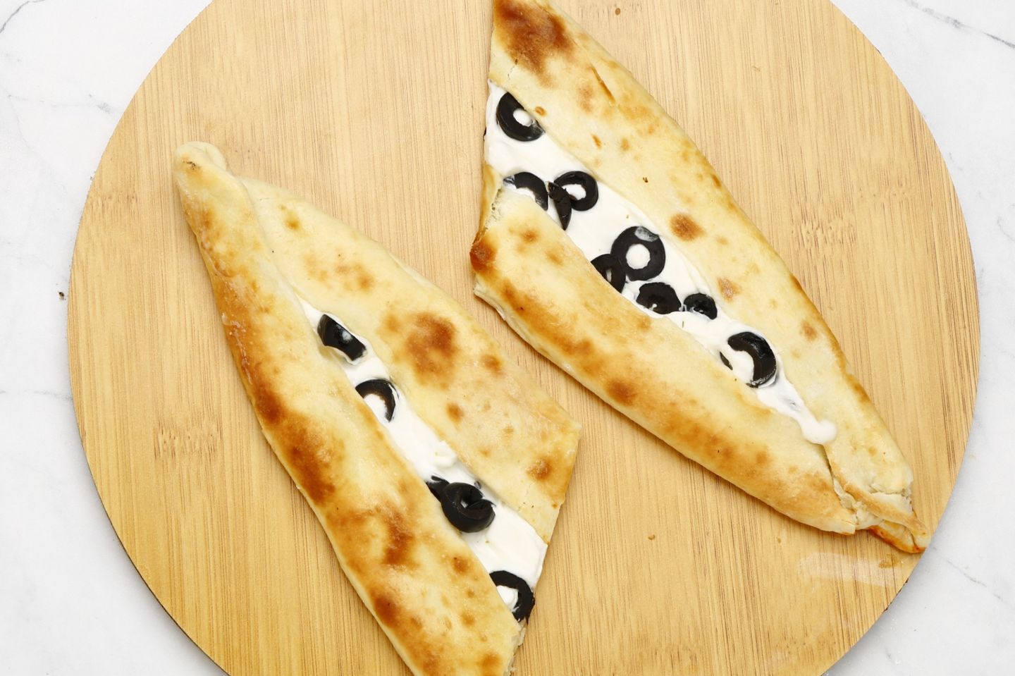 فطيرة لبنة بالزيتون